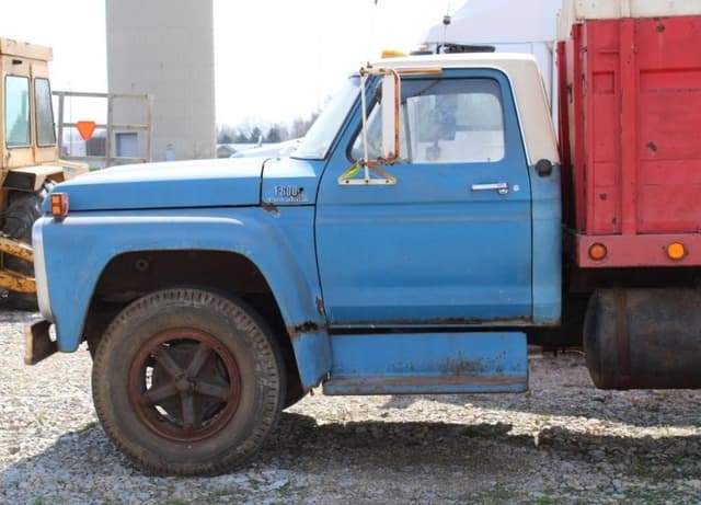 Image of Ford F-600 equipment image 4
