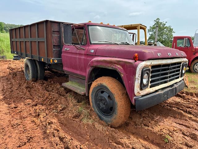 Image of Ford F-600 equipment image 1