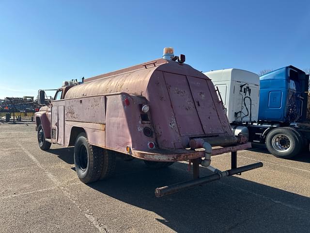 Image of Ford F-600 equipment image 3