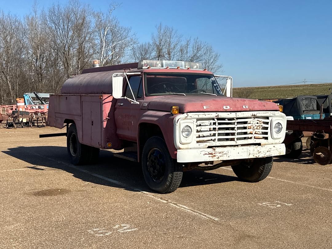 Image of Ford F-600 Primary image