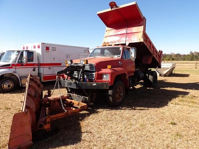 Image of Ford F-700 equipment image 1