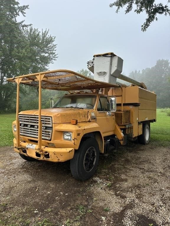 Image of Ford F-700 Primary image