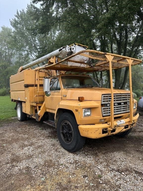 Image of Ford F-700 equipment image 2