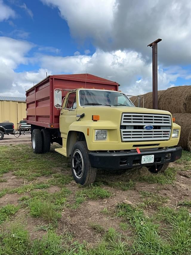 Image of Ford F-700 equipment image 1