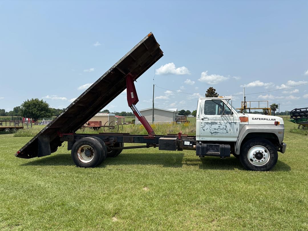 Image of Ford F-700 Primary image