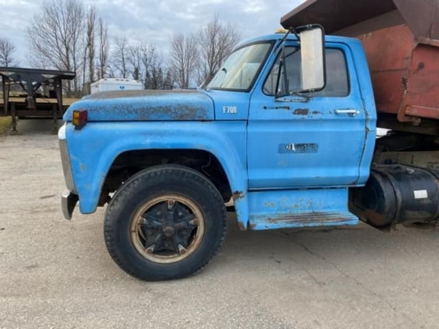Image of Ford F-700 equipment image 1