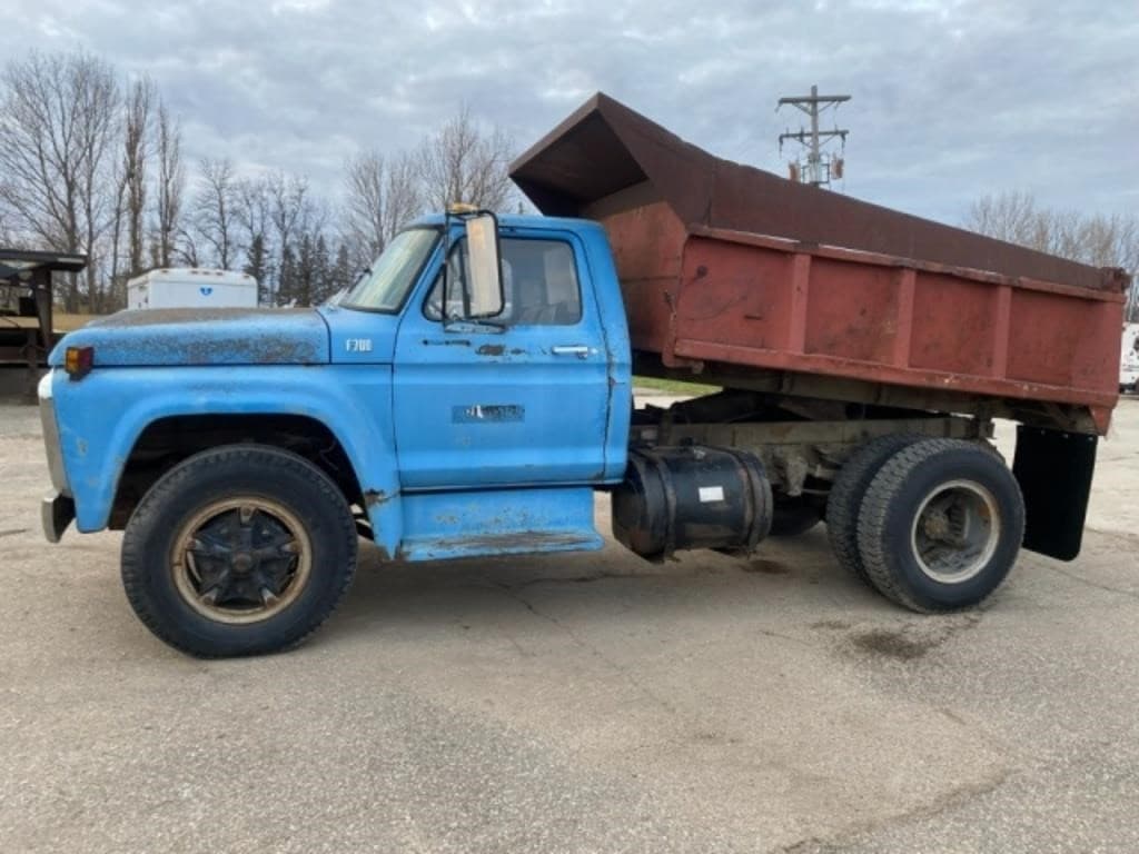 Image of Ford F-700 Primary image