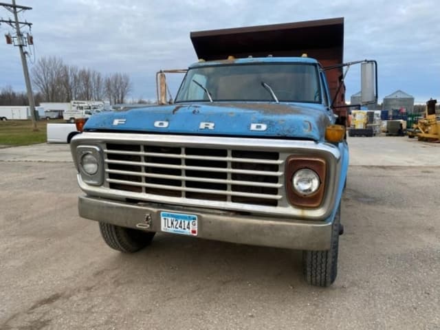 Image of Ford F-700 equipment image 2