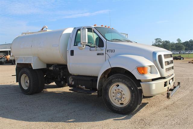 Image of Ford F-750 equipment image 1