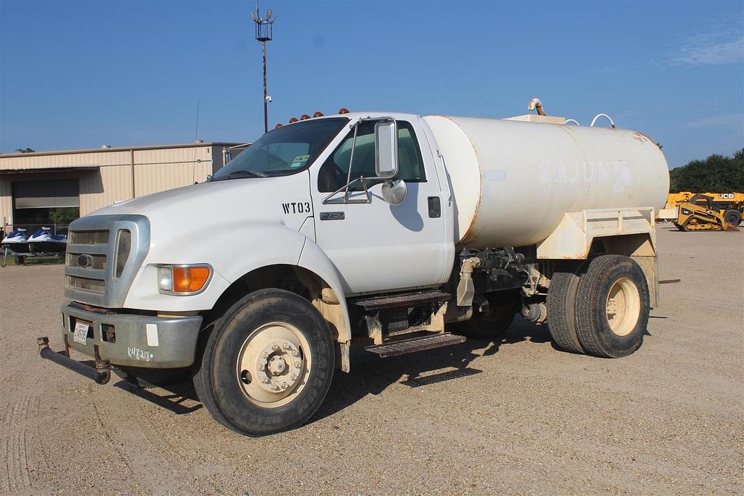 Image of Ford F-750 Primary image