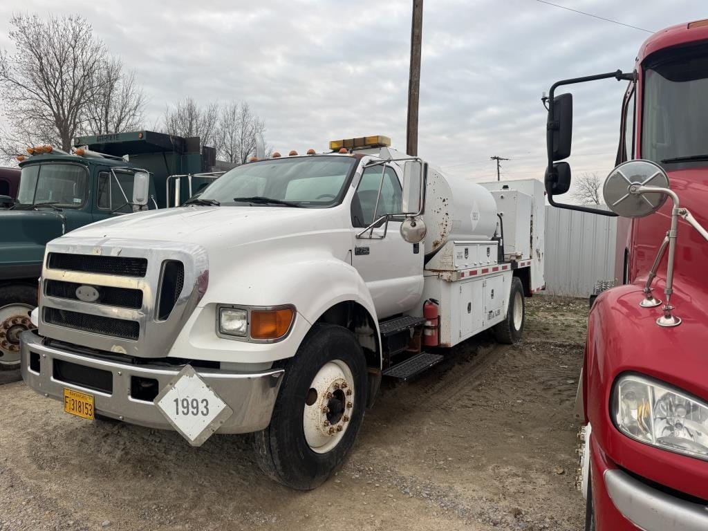 Ford F-750 Equipment Image0