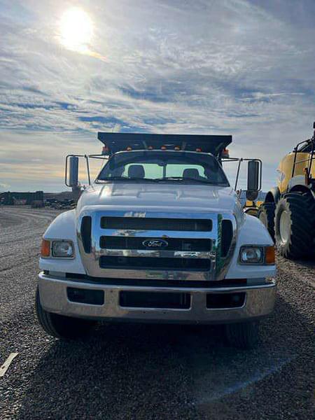 Image of Ford F-750 equipment image 2