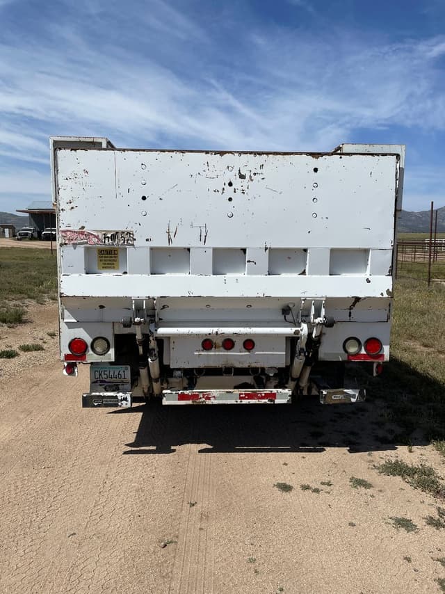 Image of Ford F-750 equipment image 4