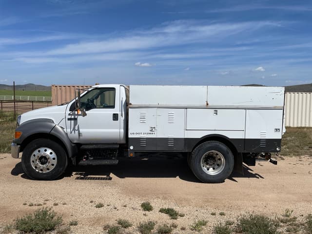 Image of Ford F-750 equipment image 1