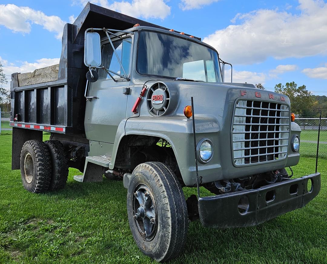 Image of Ford F-800 Primary image