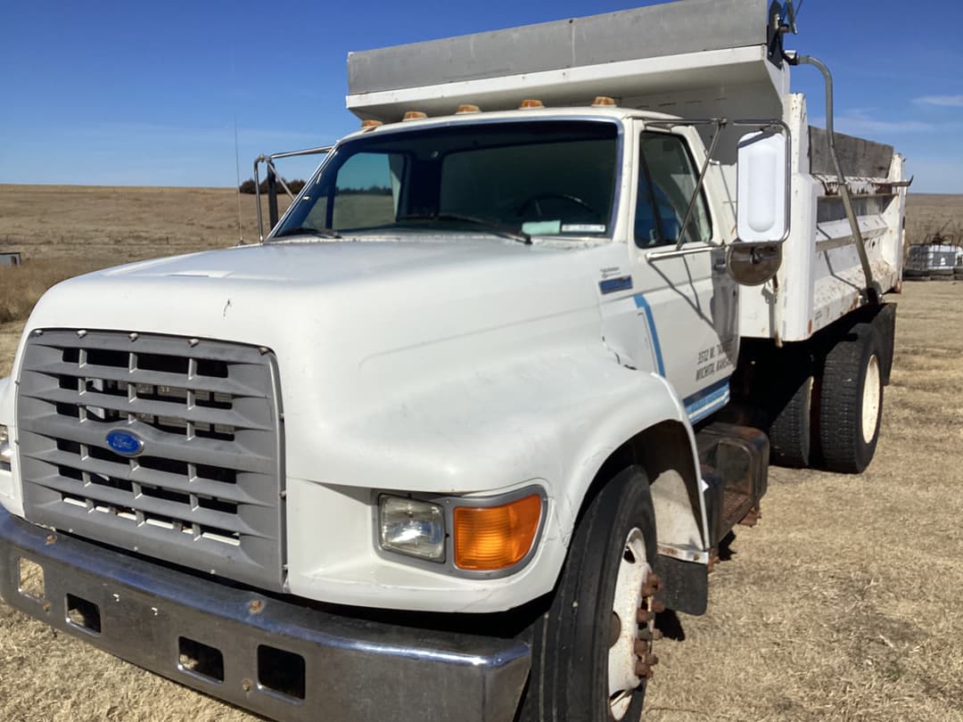 Image of Ford F-800 Primary Image