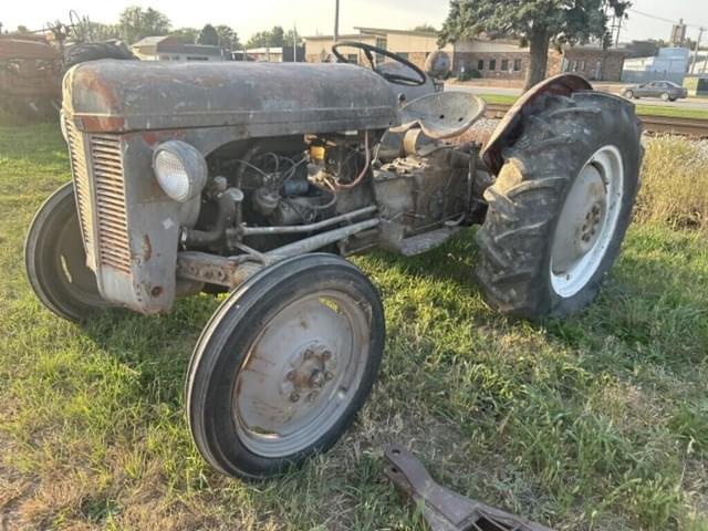 Image of Ford 9N equipment image 1