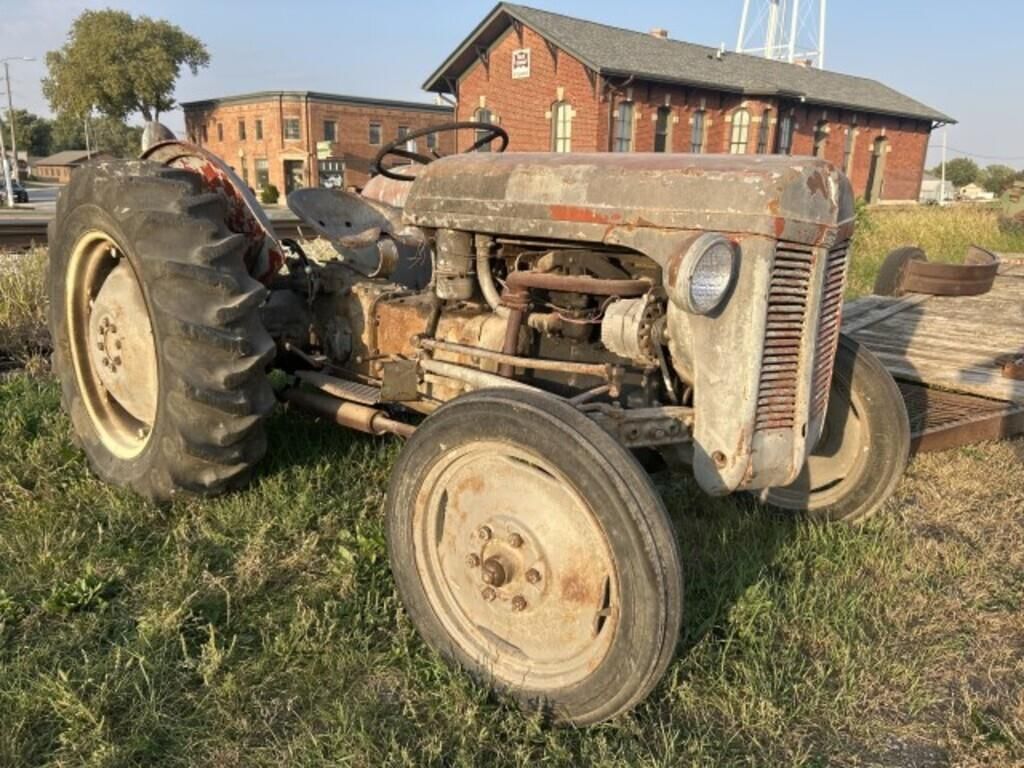 Ford 9N Equipment Image0
