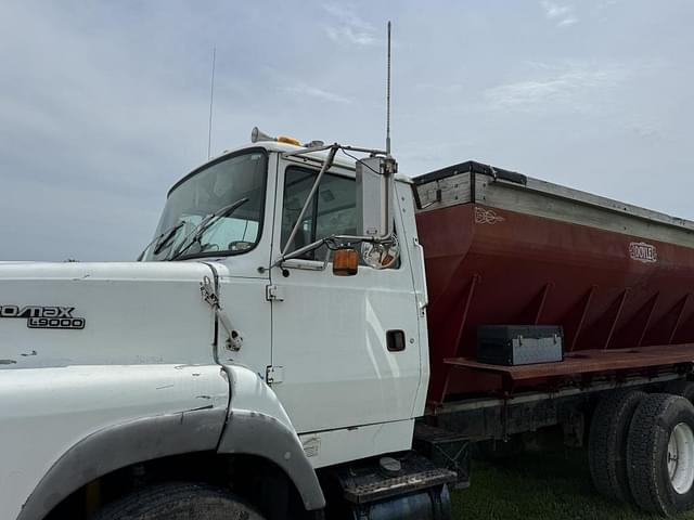Image of Ford Aeromax L9000 equipment image 2