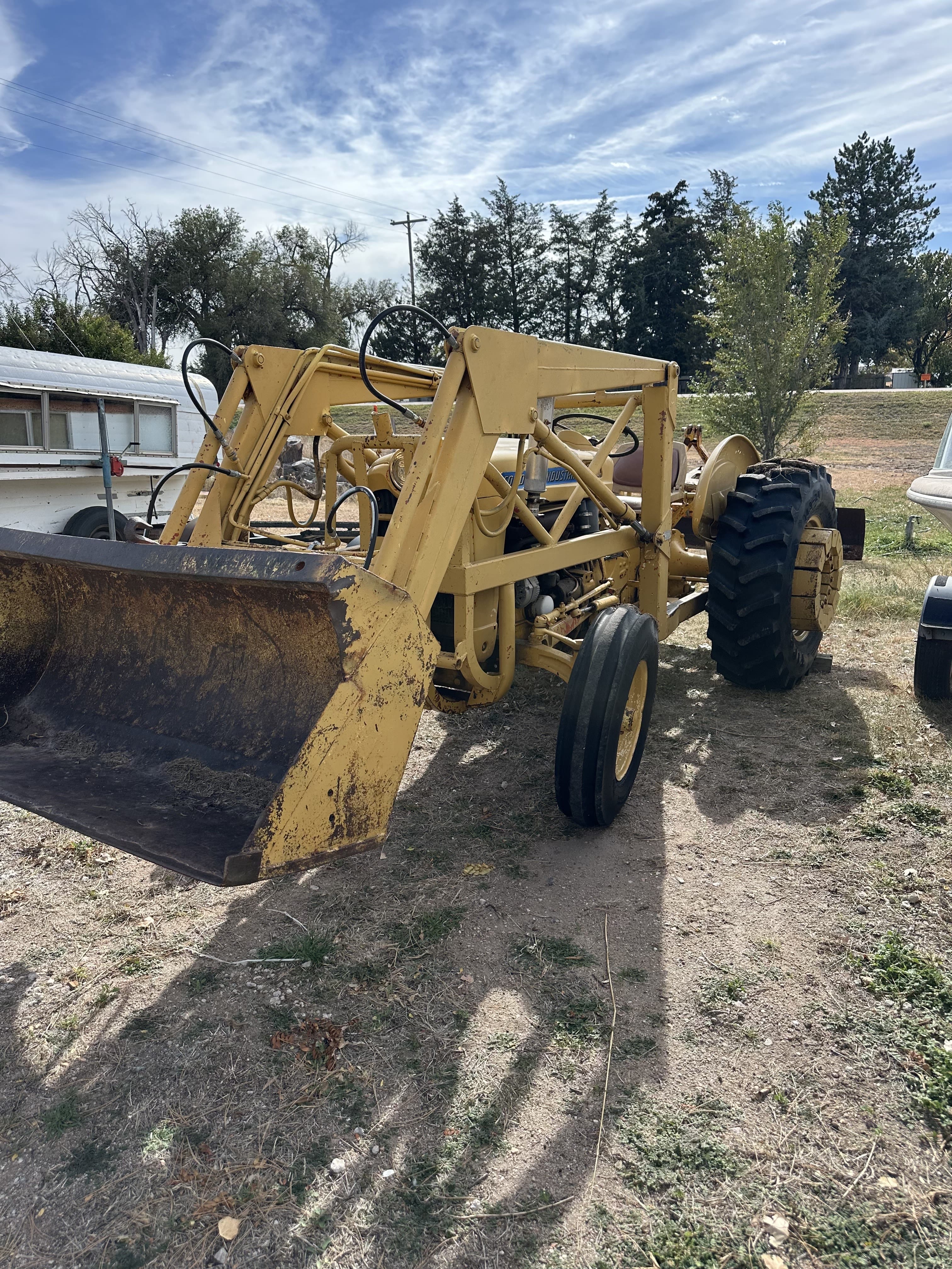 Ford 4000 Equipment Image0