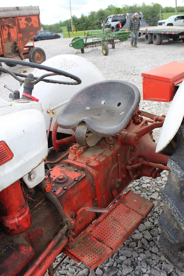 Image of Ford Jubilee equipment image 3