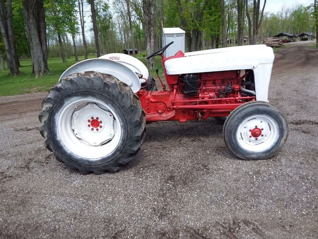 Image of Ford Jubilee equipment image 3