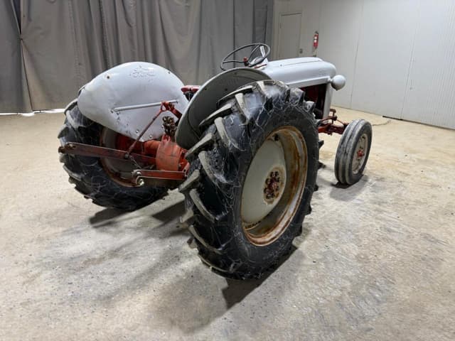 Image of Ford Jubilee equipment image 4