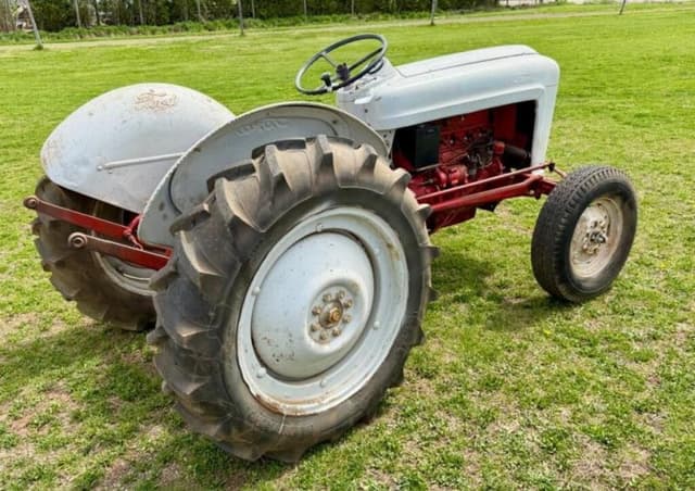 Image of Ford Jubilee equipment image 4