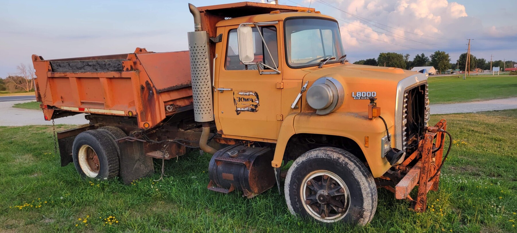 Main image Ford L8000