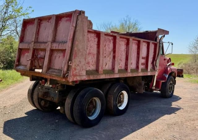 Image of Ford L9000 equipment image 4