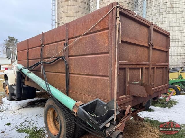 Image of Ford L7000 equipment image 3