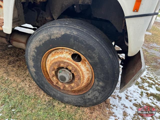 Image of Ford L7000 equipment image 2