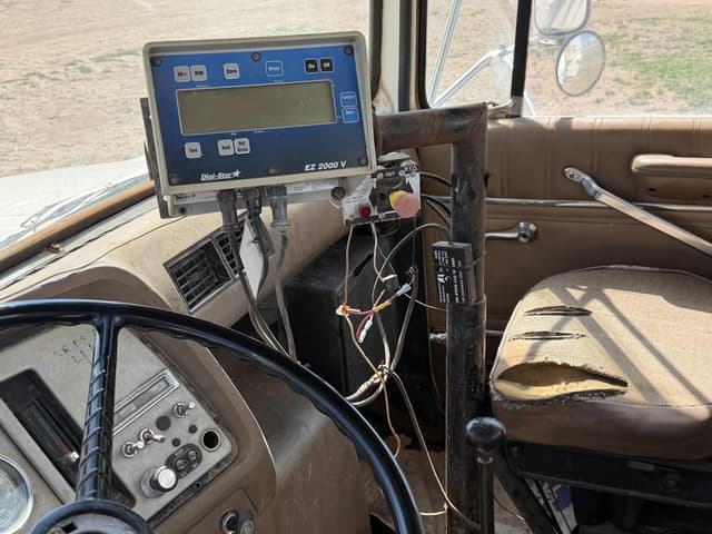 Image of Ford L8000 equipment image 4