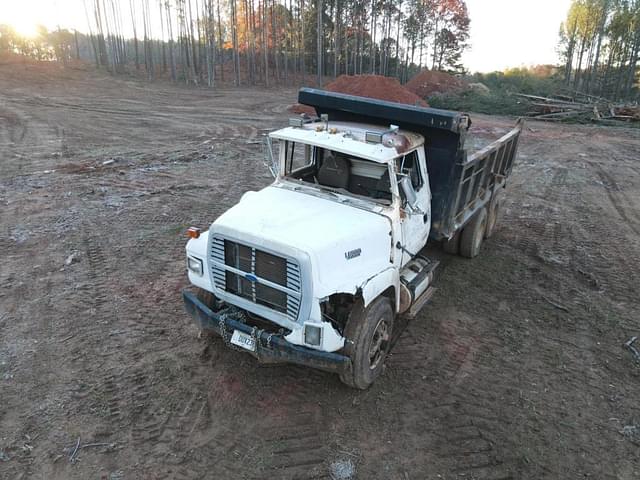 Image of Ford L8000 equipment image 1