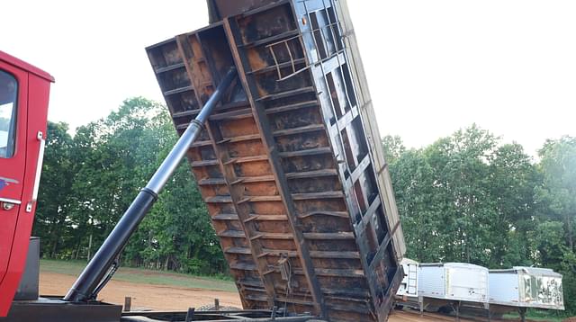 Image of Ford L8000 equipment image 2