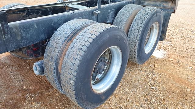 Image of Ford L8000 equipment image 1