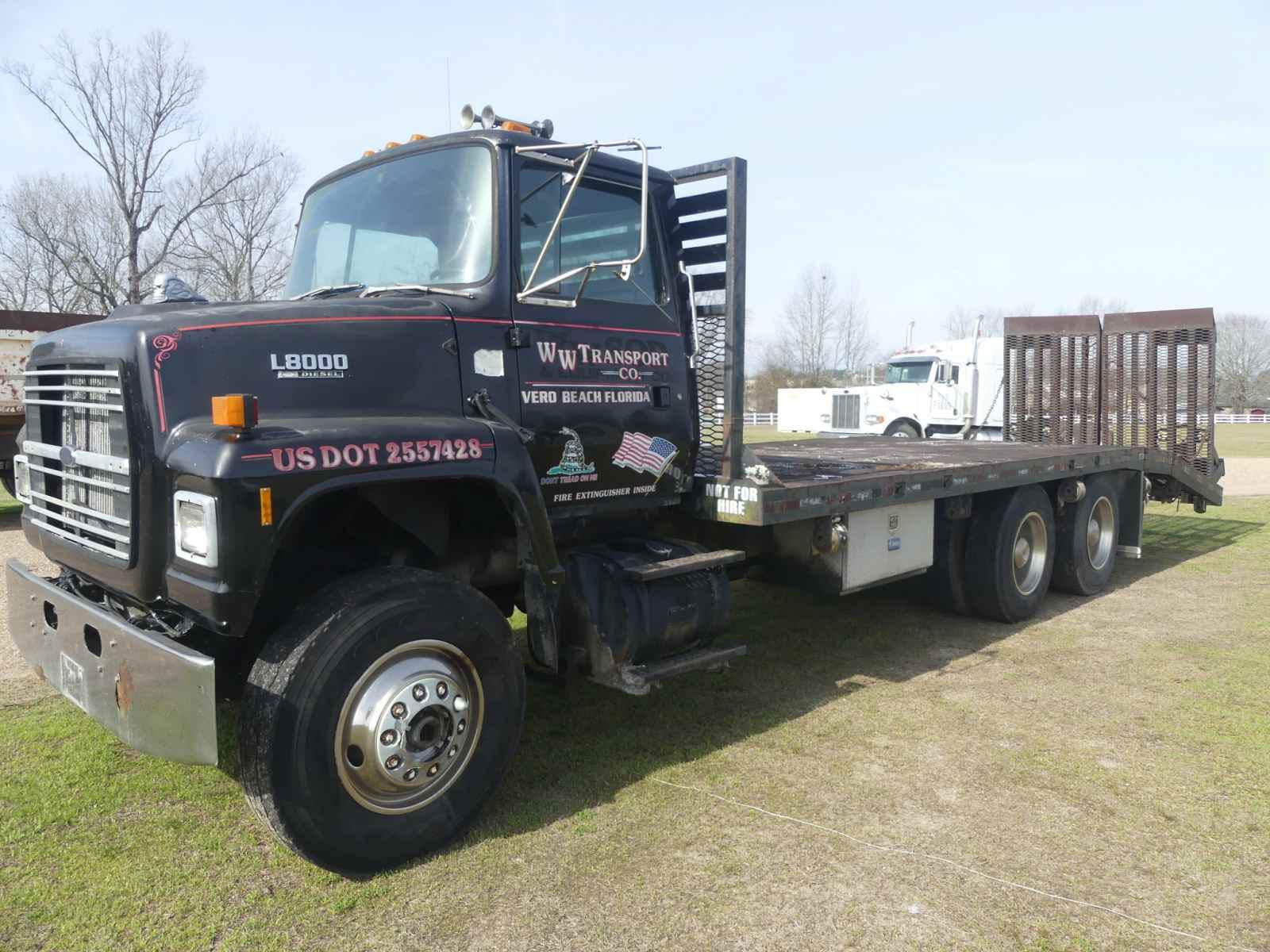 Main image Ford L8000