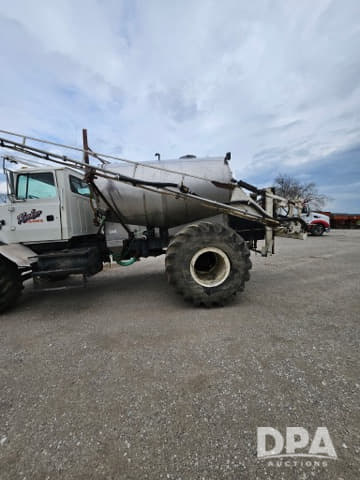 Image of Ford L8000 equipment image 3