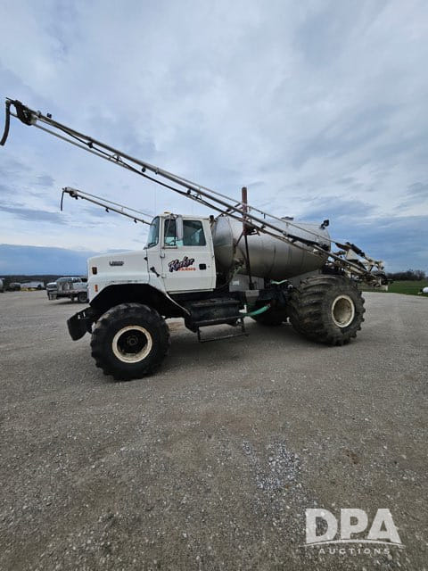 Ford L8000 Equipment Image0