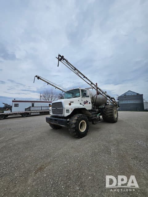 Image of Ford L8000 equipment image 2