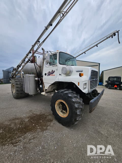 Image of Ford L8000 equipment image 1
