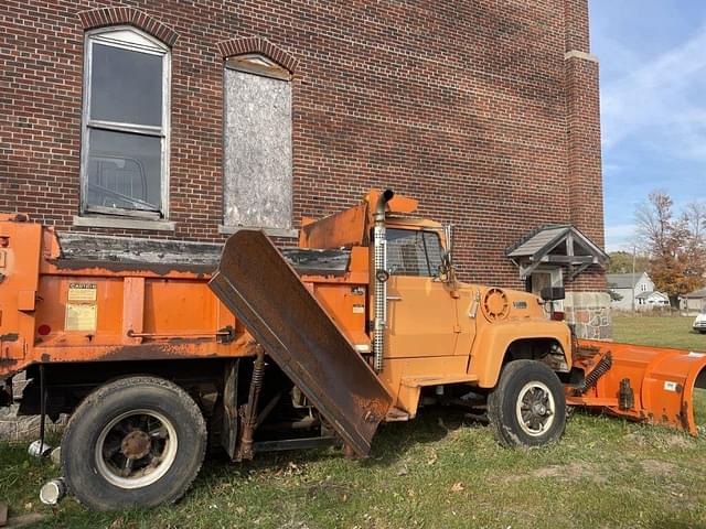 Image of Ford L8000 equipment image 2