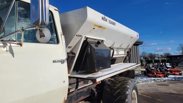 Image of Ford L8000 equipment image 4