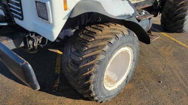 Image of Ford L8000 equipment image 2