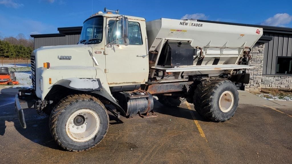 Ford L8000 Equipment Image0