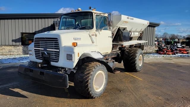 Image of Ford L8000 equipment image 1