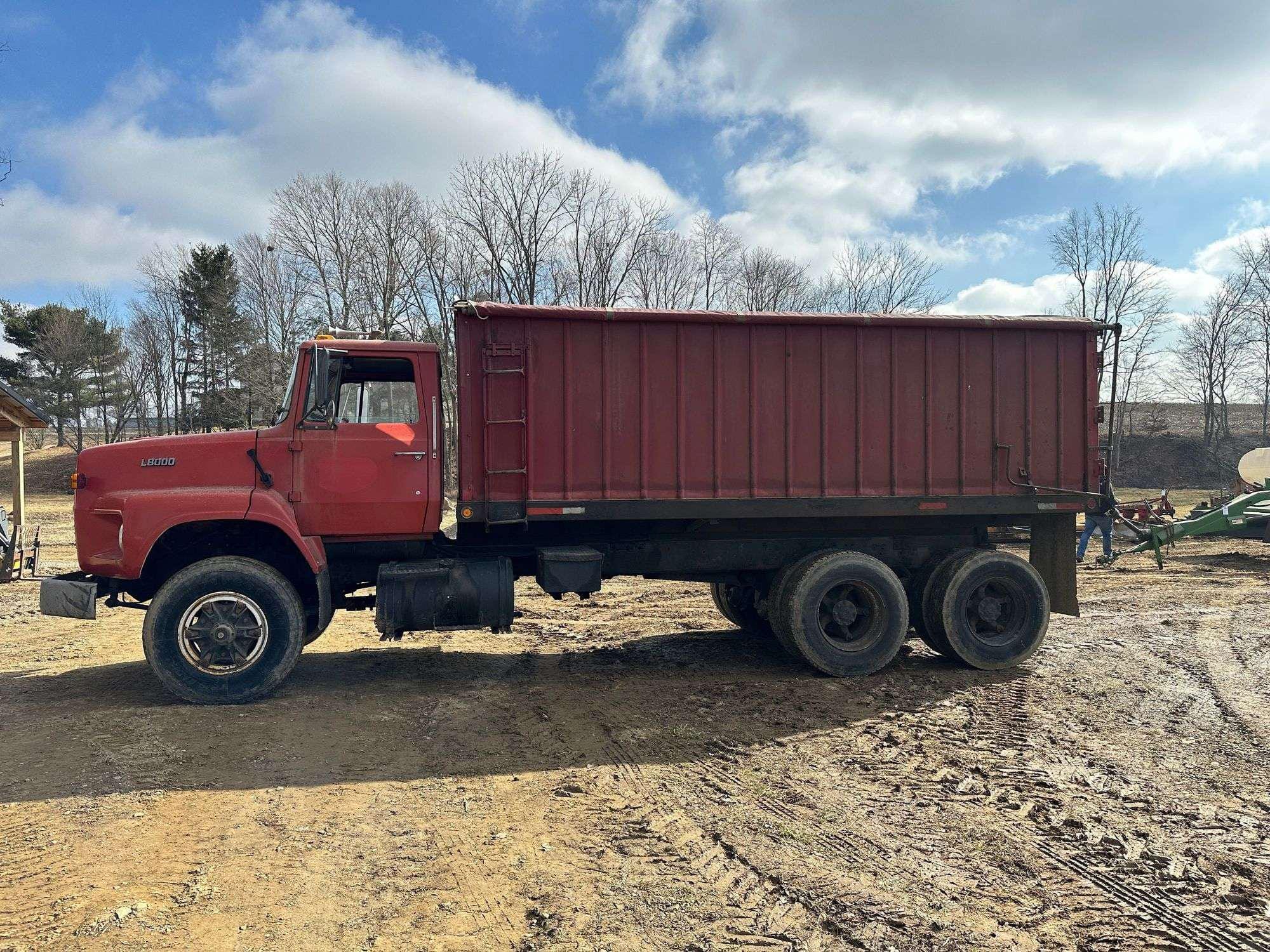 Main image Ford L8000