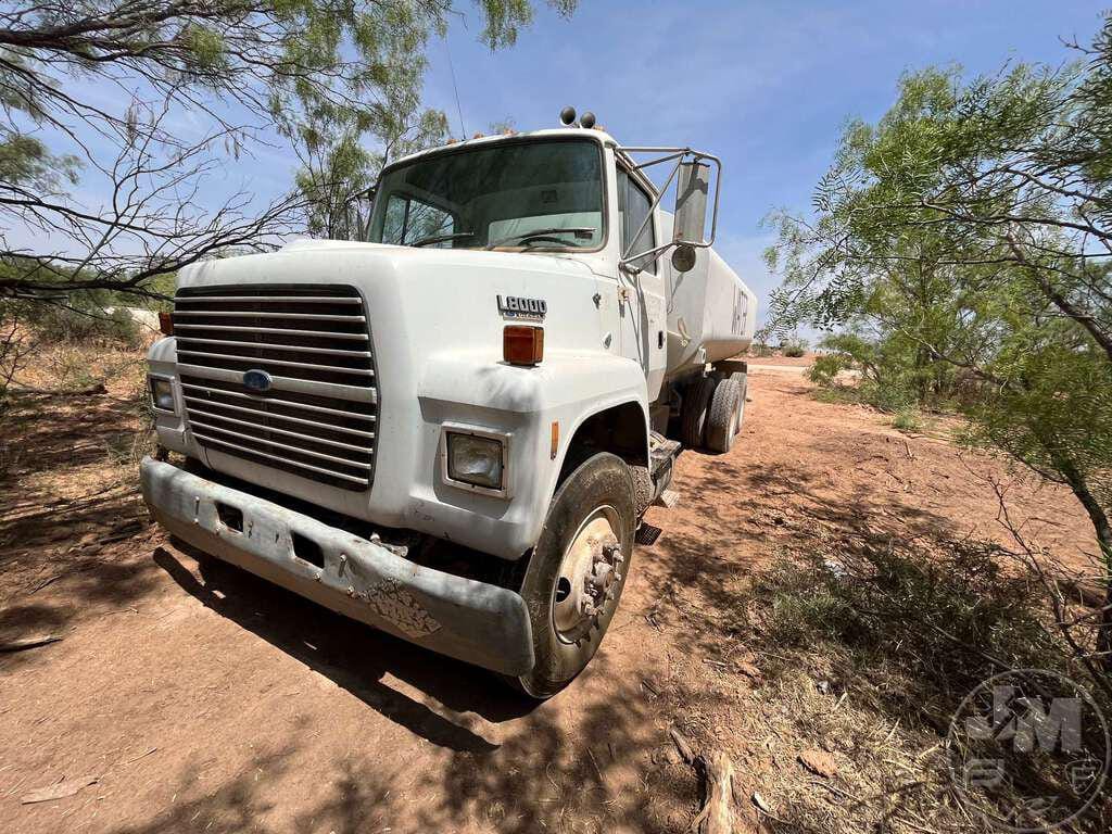 Main image Ford L8000