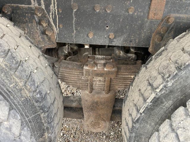 Image of Ford L8000 equipment image 3