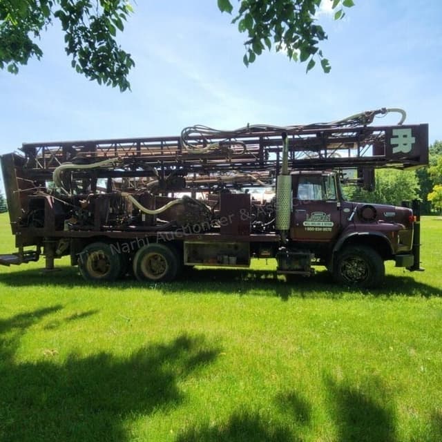 Image of Ford L8000 equipment image 3